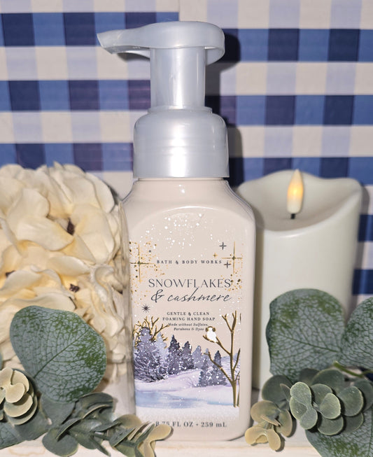 New Bath and Body Works Snowflakes and Cashmere Gentle and Clean Foaming Hand Soap