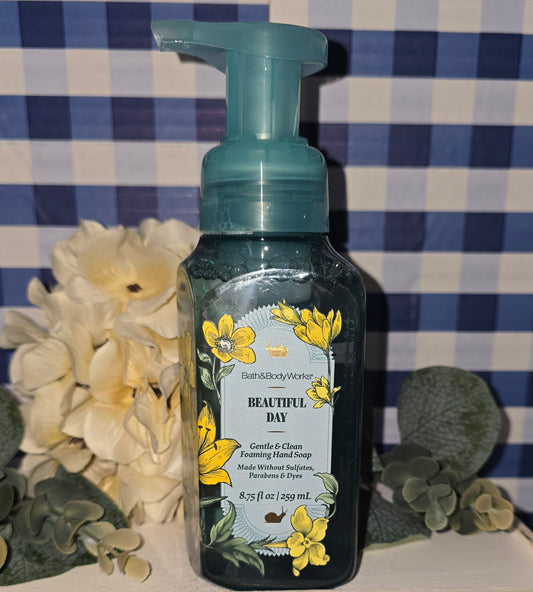 New Bath and Body Works Beautiful Day Cleansing Foaming Hand Soap